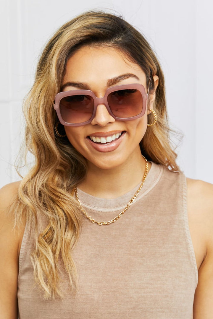 Square Metal-Plastic Hybrid Temple Sunglasses – True Envy  display picture 1
